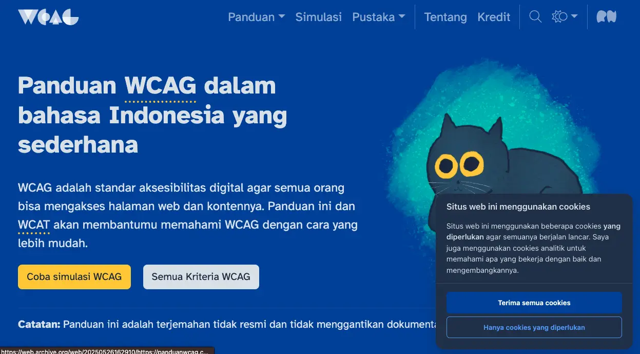 Tampilan beranda situs web pada saat rilis dengan tombol Simulasi berwarna mencolok pada hero area